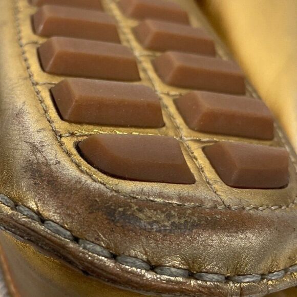 Gucci Women's 2000s Accent Gold Leather Loafers Sz 8.5 - Picture 11 of 14